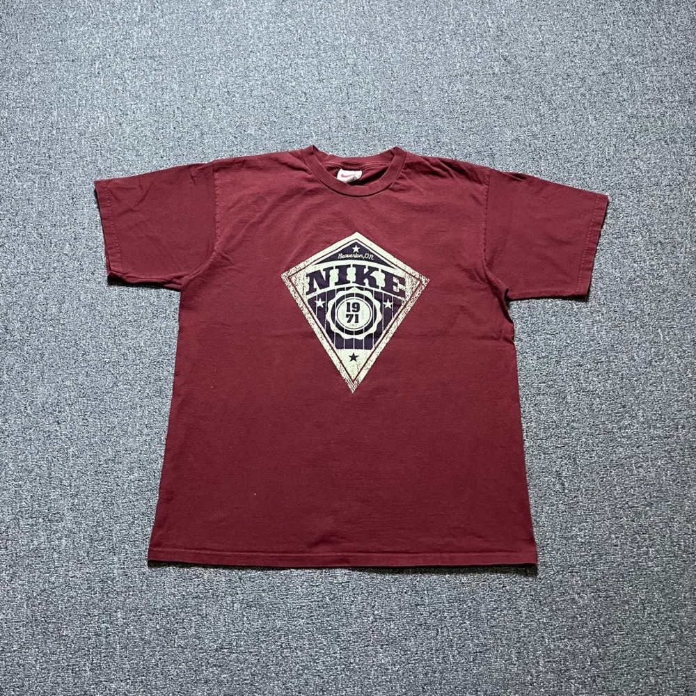 Vintage Nike Graphic T-Shirt Size M Maroon Distressed Diamond Logo Y2K 2000s